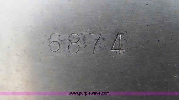 image for item L5257 1972 International 574 tractor