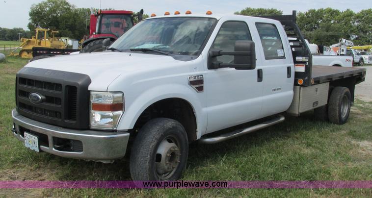 image for item L5259 2008 Ford F350 Super Duty Crew Cab flatbed pickup truck