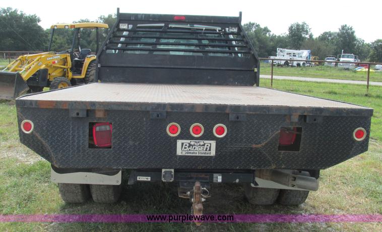 image for item L5259 2008 Ford F350 Super Duty Crew Cab flatbed pickup truck