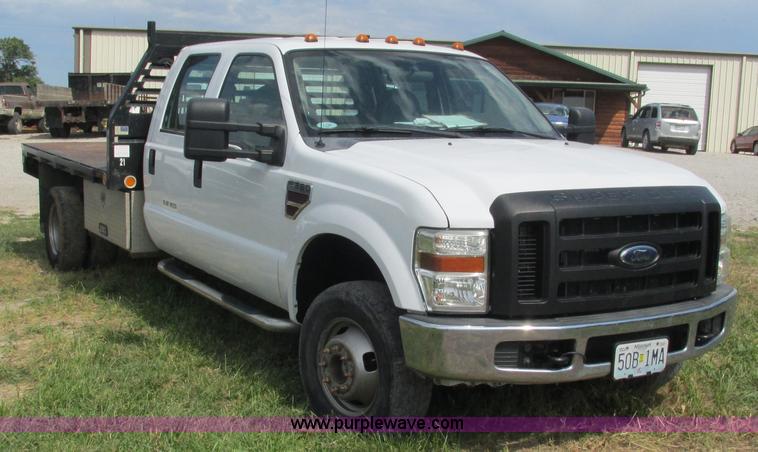 image for item L5259 2008 Ford F350 Super Duty Crew Cab flatbed pickup truck