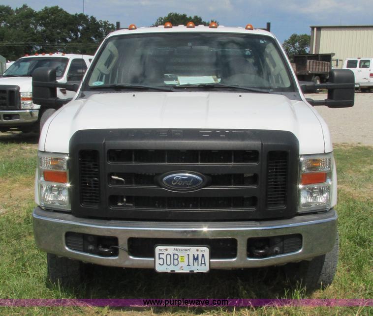 image for item L5259 2008 Ford F350 Super Duty Crew Cab flatbed pickup truck