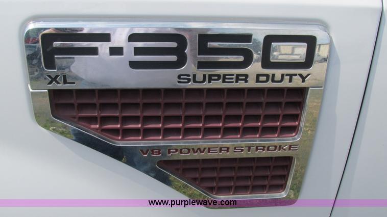 image for item L5259 2008 Ford F350 Super Duty Crew Cab flatbed pickup truck