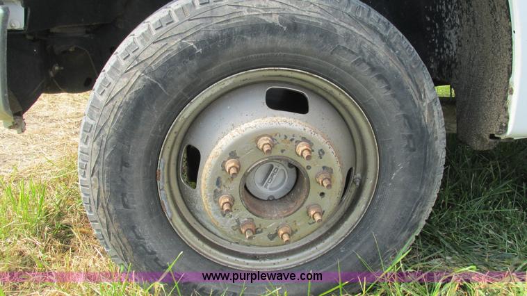 image for item L5259 2008 Ford F350 Super Duty Crew Cab flatbed pickup truck