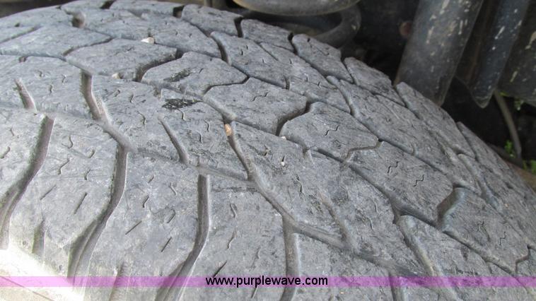 image for item L5259 2008 Ford F350 Super Duty Crew Cab flatbed pickup truck