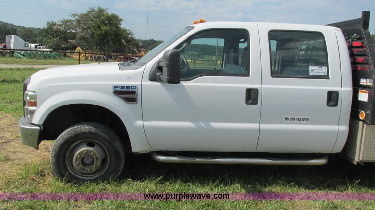 image for item L5259 2008 Ford F350 Super Duty Crew Cab flatbed pickup truck