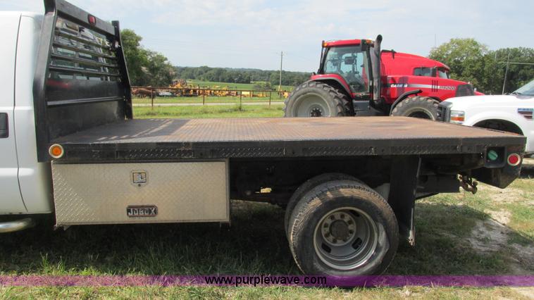image for item L5259 2008 Ford F350 Super Duty Crew Cab flatbed pickup truck