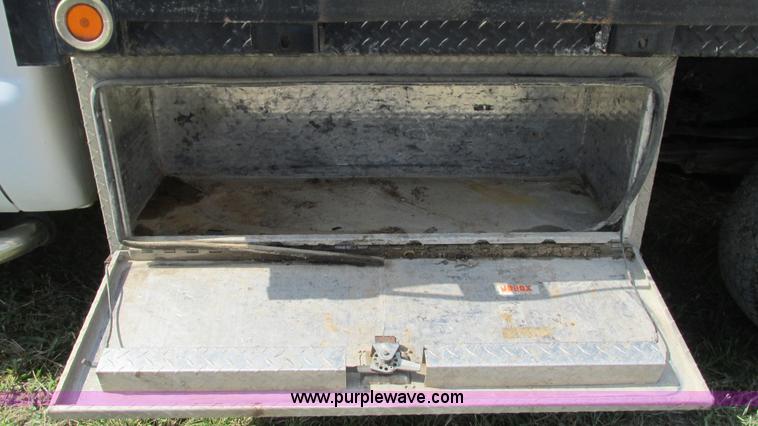 image for item L5259 2008 Ford F350 Super Duty Crew Cab flatbed pickup truck