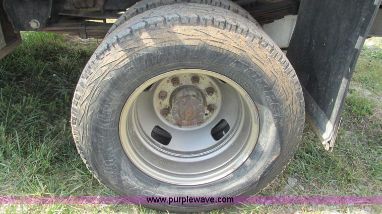 image for item L5259 2008 Ford F350 Super Duty Crew Cab flatbed pickup truck