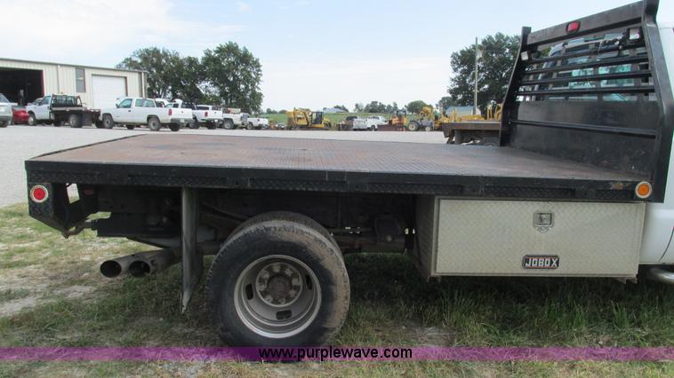 image for item L5259 2008 Ford F350 Super Duty Crew Cab flatbed pickup truck