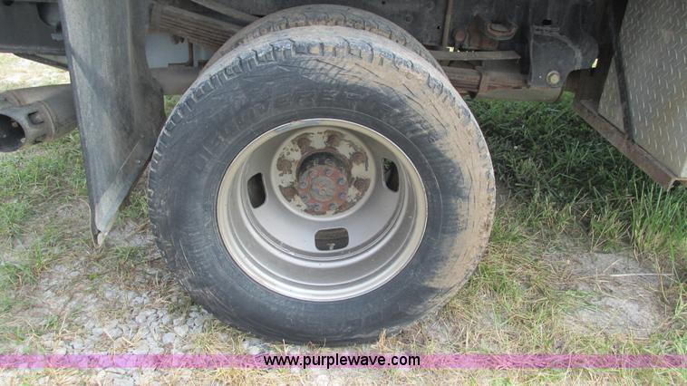 image for item L5259 2008 Ford F350 Super Duty Crew Cab flatbed pickup truck