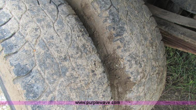 image for item L5259 2008 Ford F350 Super Duty Crew Cab flatbed pickup truck