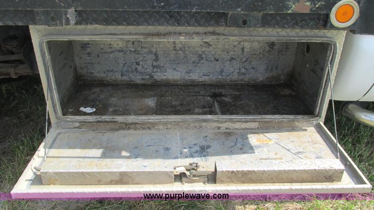 image for item L5259 2008 Ford F350 Super Duty Crew Cab flatbed pickup truck