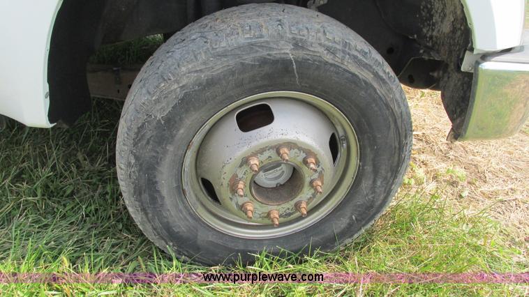 image for item L5259 2008 Ford F350 Super Duty Crew Cab flatbed pickup truck