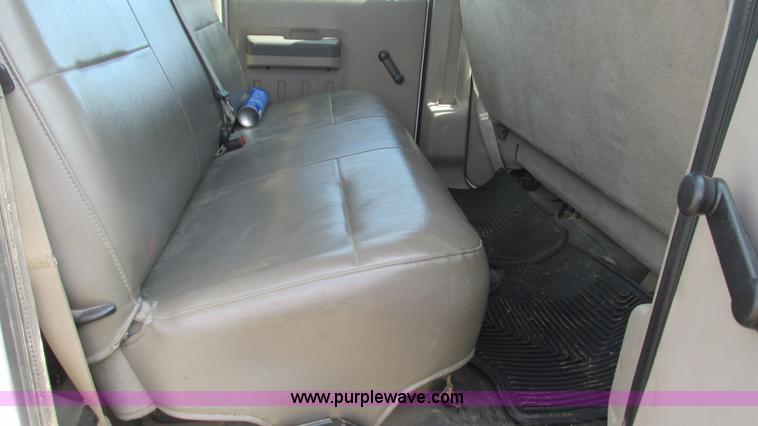 image for item L5259 2008 Ford F350 Super Duty Crew Cab flatbed pickup truck