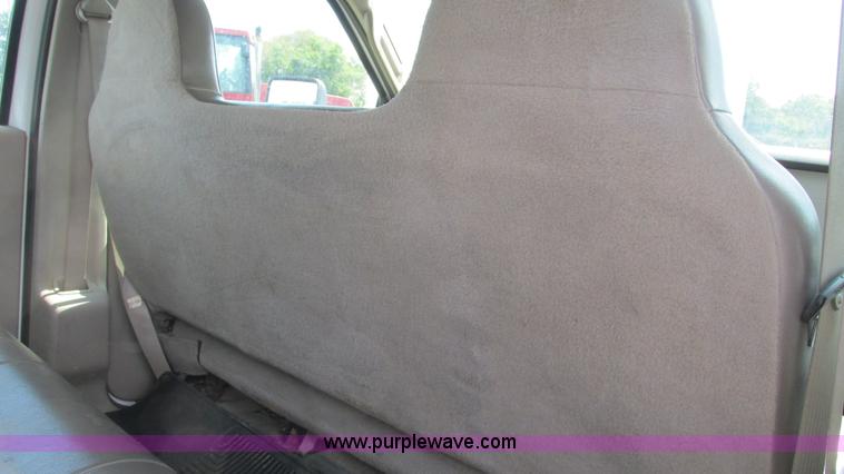 image for item L5259 2008 Ford F350 Super Duty Crew Cab flatbed pickup truck