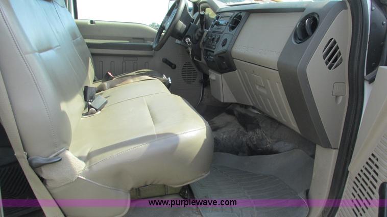 image for item L5259 2008 Ford F350 Super Duty Crew Cab flatbed pickup truck