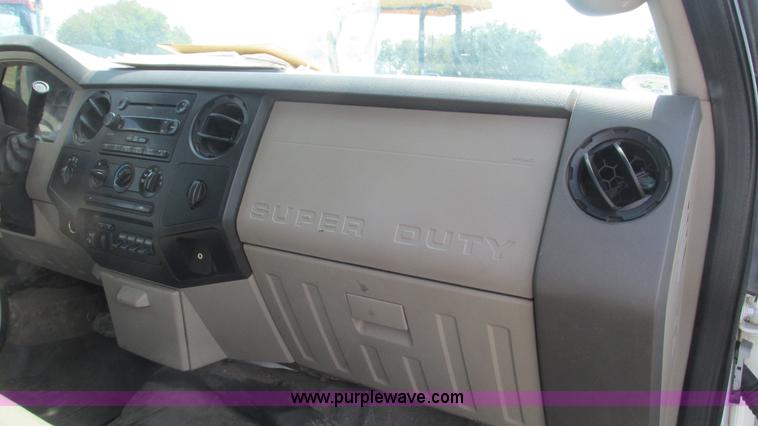image for item L5259 2008 Ford F350 Super Duty Crew Cab flatbed pickup truck