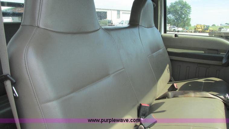 image for item L5259 2008 Ford F350 Super Duty Crew Cab flatbed pickup truck