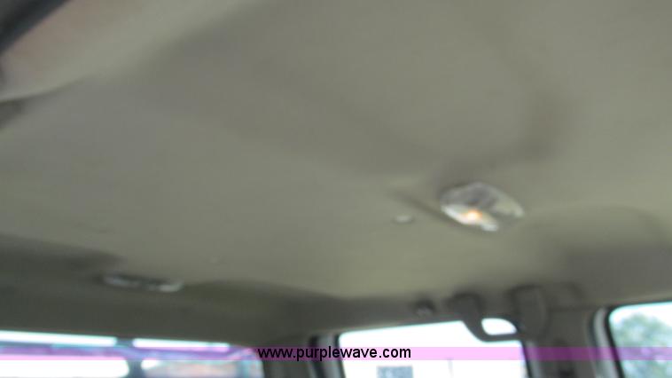 image for item L5259 2008 Ford F350 Super Duty Crew Cab flatbed pickup truck