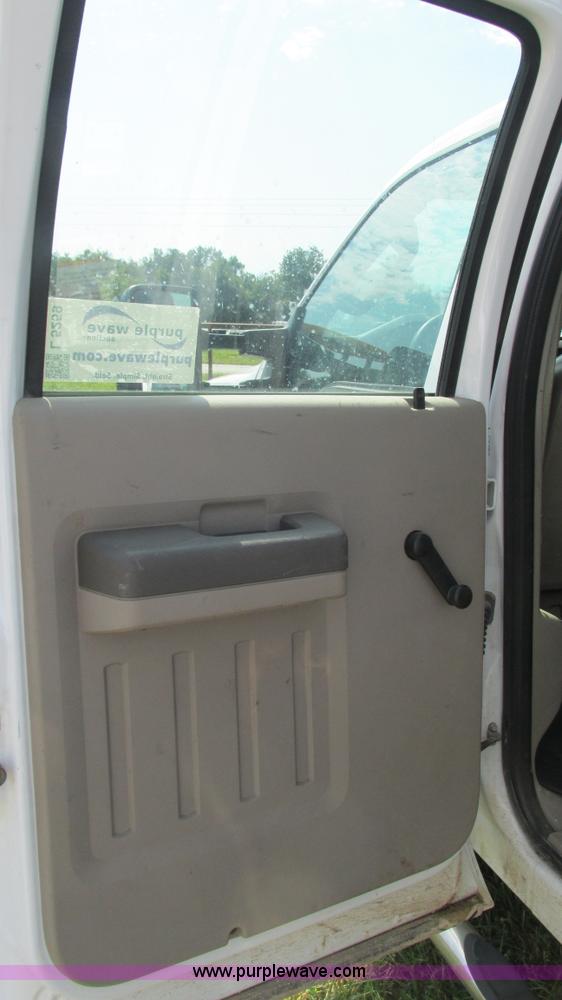 image for item L5259 2008 Ford F350 Super Duty Crew Cab flatbed pickup truck