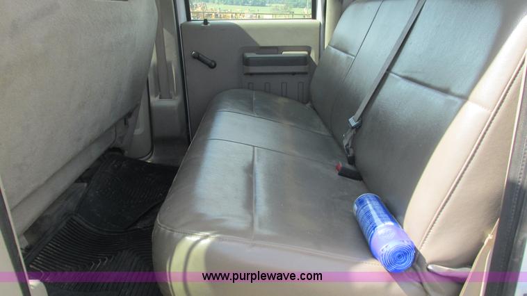 image for item L5259 2008 Ford F350 Super Duty Crew Cab flatbed pickup truck