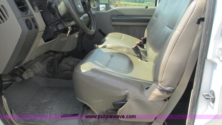 image for item L5259 2008 Ford F350 Super Duty Crew Cab flatbed pickup truck