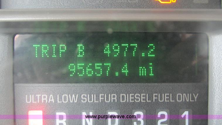 image for item L5259 2008 Ford F350 Super Duty Crew Cab flatbed pickup truck