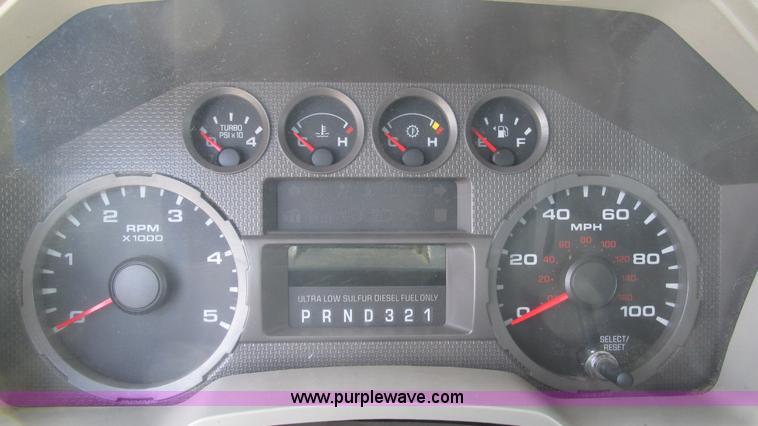 image for item L5259 2008 Ford F350 Super Duty Crew Cab flatbed pickup truck