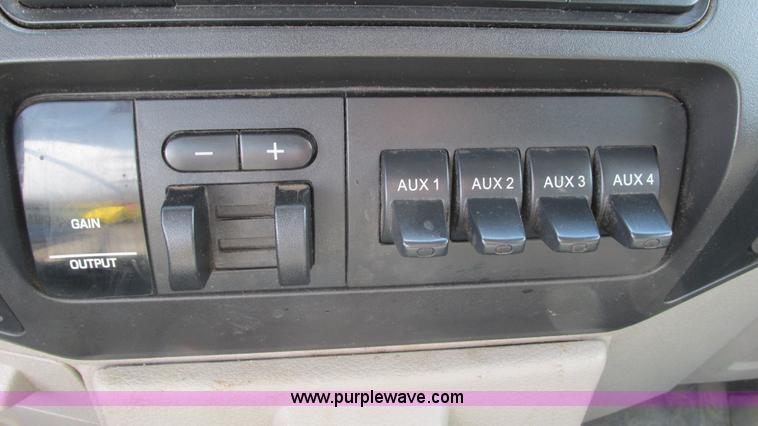 image for item L5259 2008 Ford F350 Super Duty Crew Cab flatbed pickup truck