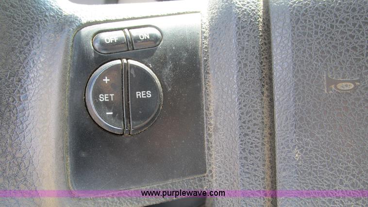 image for item L5259 2008 Ford F350 Super Duty Crew Cab flatbed pickup truck