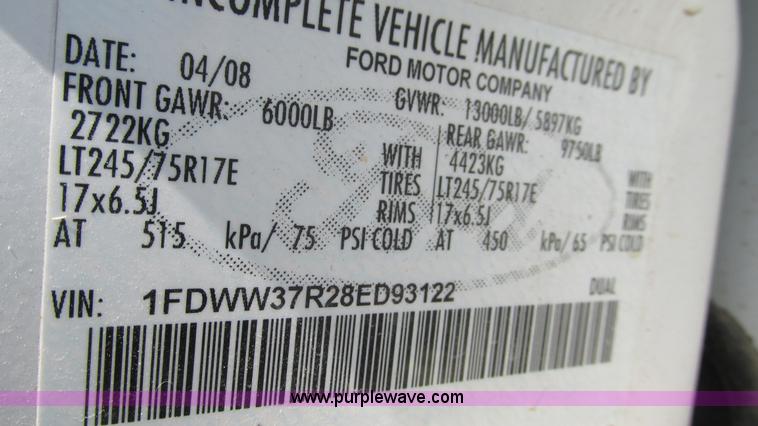 image for item L5259 2008 Ford F350 Super Duty Crew Cab flatbed pickup truck