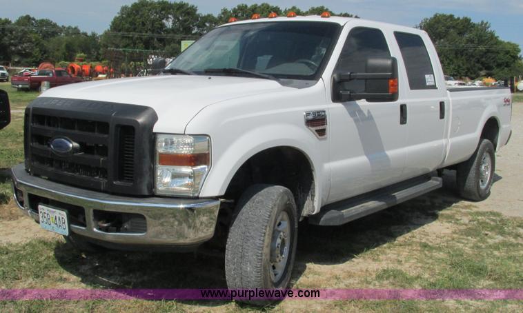 image for item L5260 2008 Ford F350 Super Duty Crew Cab pickup truck