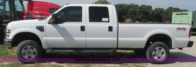 image for item L5260 2008 Ford F350 Super Duty Crew Cab pickup truck