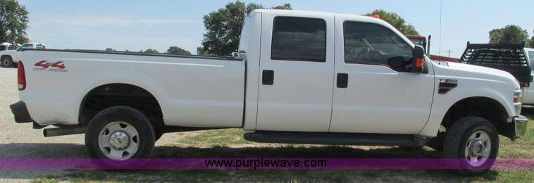 image for item L5260 2008 Ford F350 Super Duty Crew Cab pickup truck