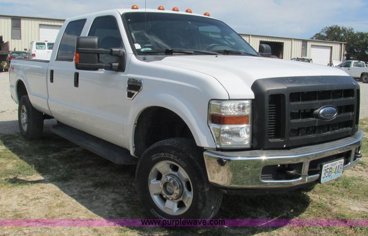 image for item L5260 2008 Ford F350 Super Duty Crew Cab pickup truck