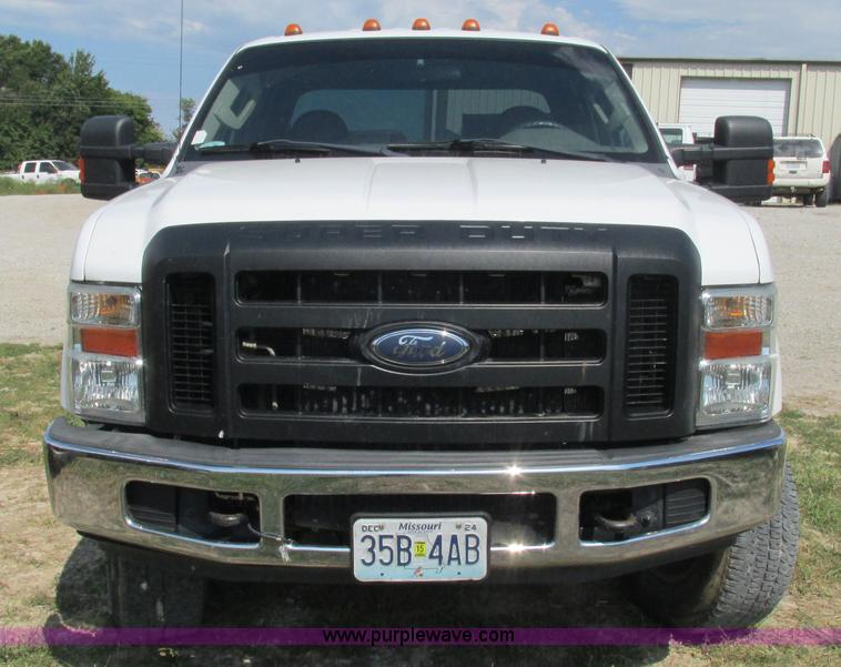 image for item L5260 2008 Ford F350 Super Duty Crew Cab pickup truck