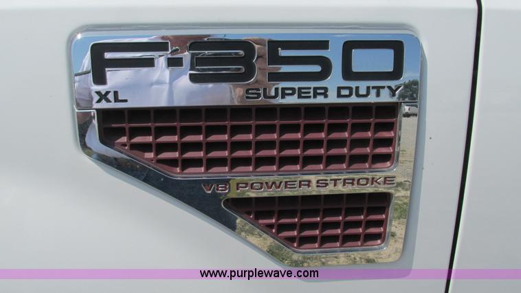 image for item L5260 2008 Ford F350 Super Duty Crew Cab pickup truck