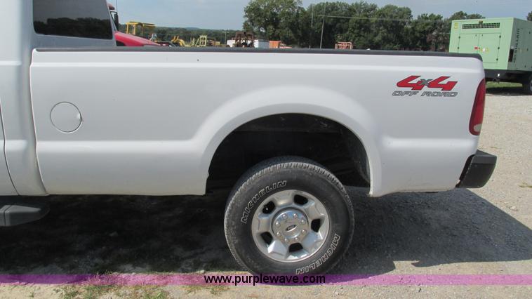 image for item L5260 2008 Ford F350 Super Duty Crew Cab pickup truck