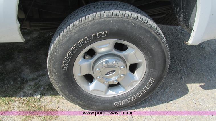 image for item L5260 2008 Ford F350 Super Duty Crew Cab pickup truck