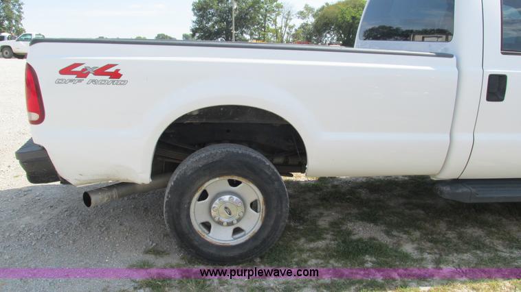 image for item L5260 2008 Ford F350 Super Duty Crew Cab pickup truck