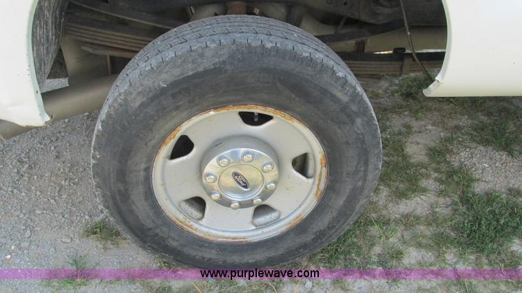 image for item L5260 2008 Ford F350 Super Duty Crew Cab pickup truck