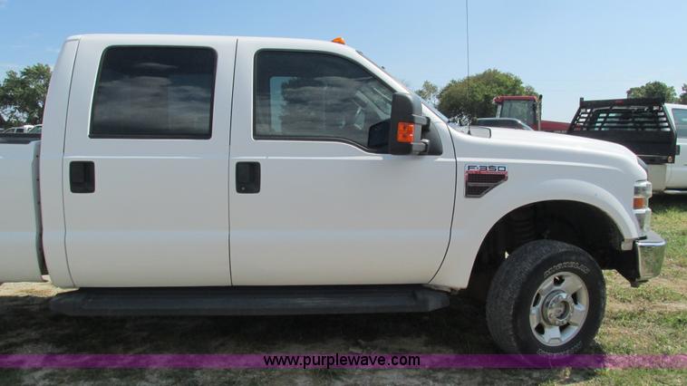 image for item L5260 2008 Ford F350 Super Duty Crew Cab pickup truck