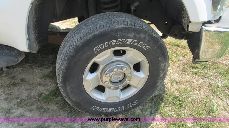 image for item L5260 2008 Ford F350 Super Duty Crew Cab pickup truck