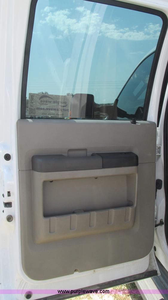 image for item L5260 2008 Ford F350 Super Duty Crew Cab pickup truck