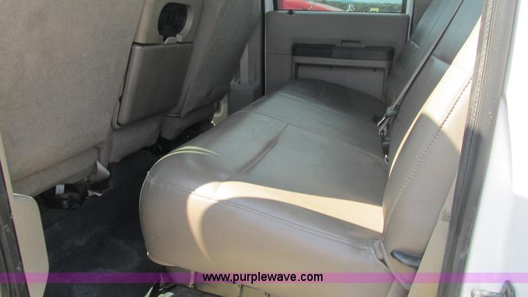 image for item L5260 2008 Ford F350 Super Duty Crew Cab pickup truck