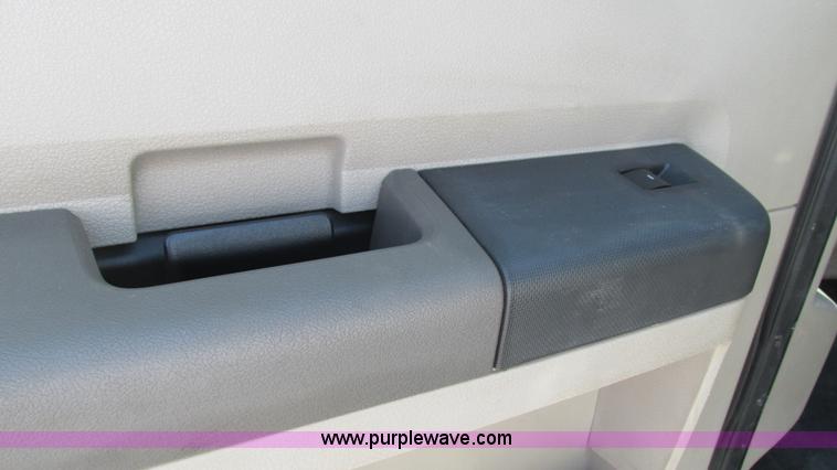 image for item L5260 2008 Ford F350 Super Duty Crew Cab pickup truck