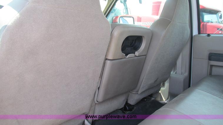 image for item L5260 2008 Ford F350 Super Duty Crew Cab pickup truck