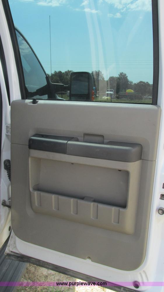 image for item L5260 2008 Ford F350 Super Duty Crew Cab pickup truck
