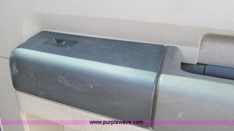 image for item L5260 2008 Ford F350 Super Duty Crew Cab pickup truck