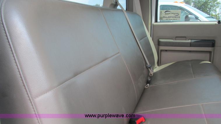 image for item L5260 2008 Ford F350 Super Duty Crew Cab pickup truck